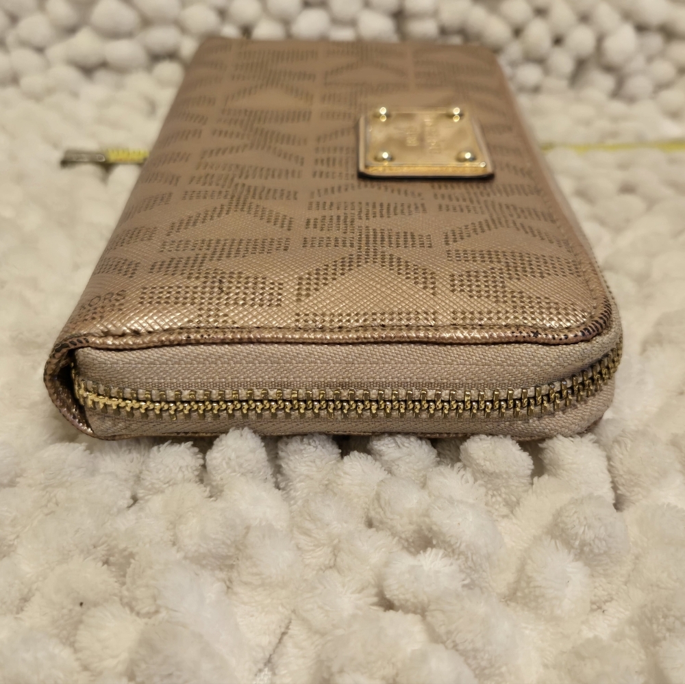 Michael kors rose gold and gold wallet - Picture 5 of 13